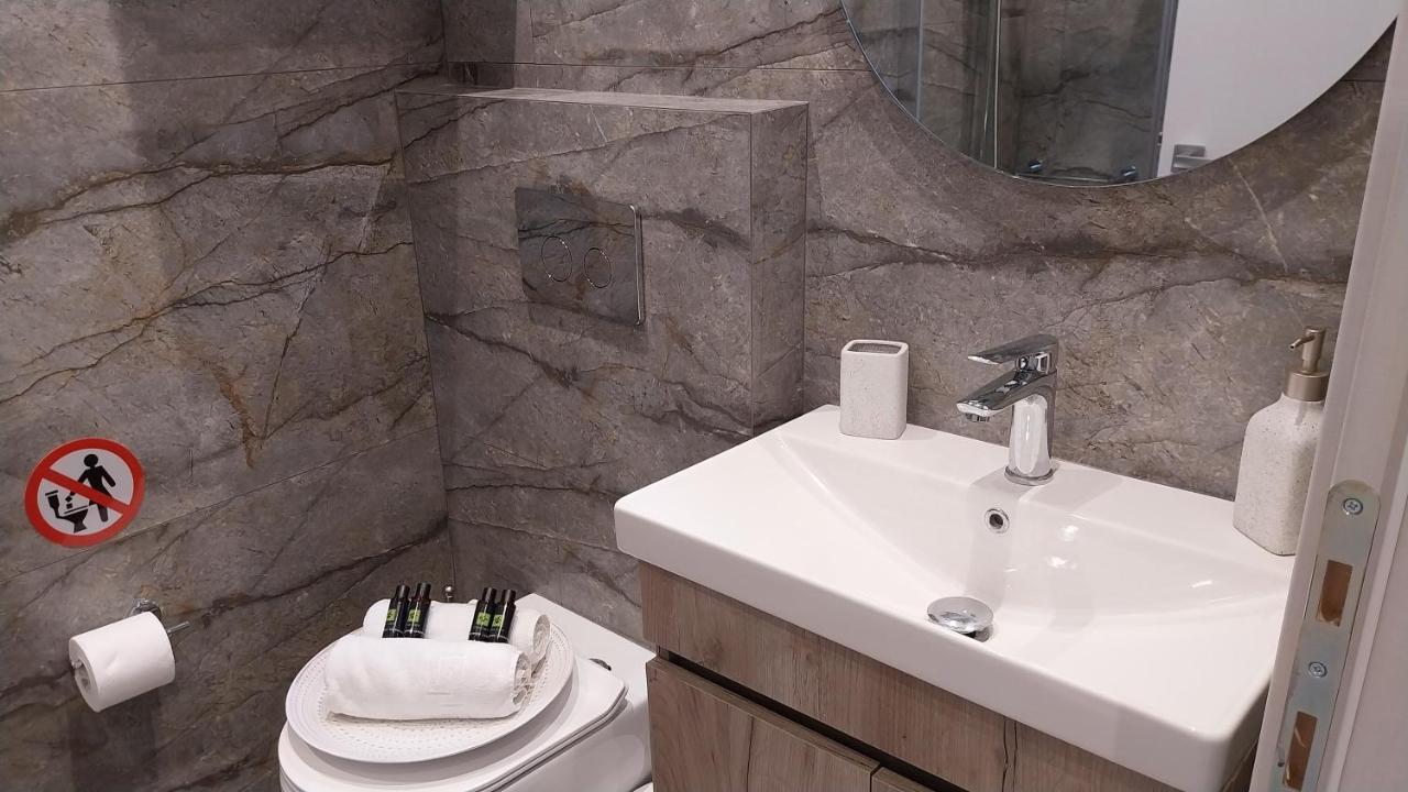 Uni Island - City Heart Suites Kandiye Dış mekan fotoğraf